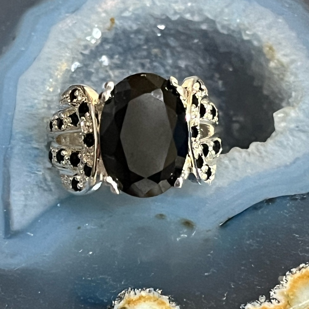Source Unknown Black Gemstone Silver Ring - image 1